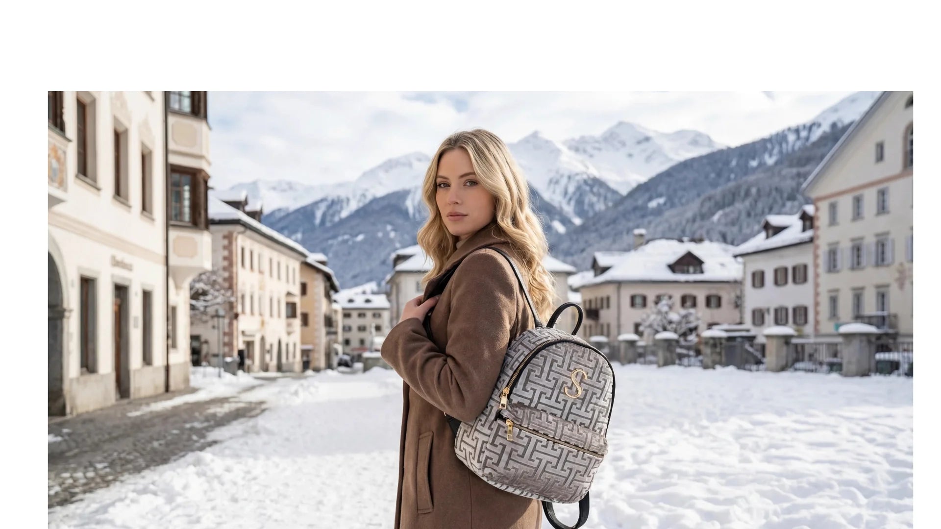 SORENA Rucksack-Kollektion mit sieben handgemachten, veganen, nachhaltigen Shoppern – von geometrisch bis wild gemustert, mit ikonischem Gurt und mediterraner Textur für stilvolle Looks im Alltag, Business und Sommer.