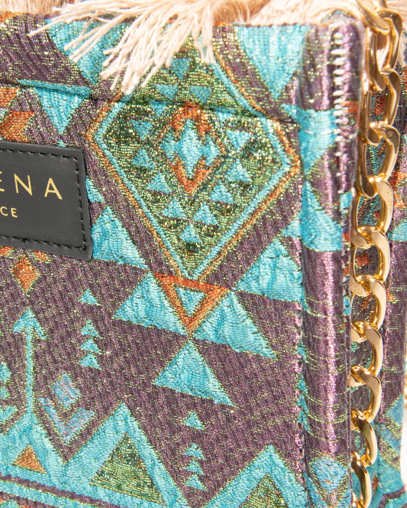Nahaufnahme Fegarada Mini Tote Sorena Greece, Gewebe Mondlicht Töne Textur Detailansicht handgefertigtes Nacht Muster