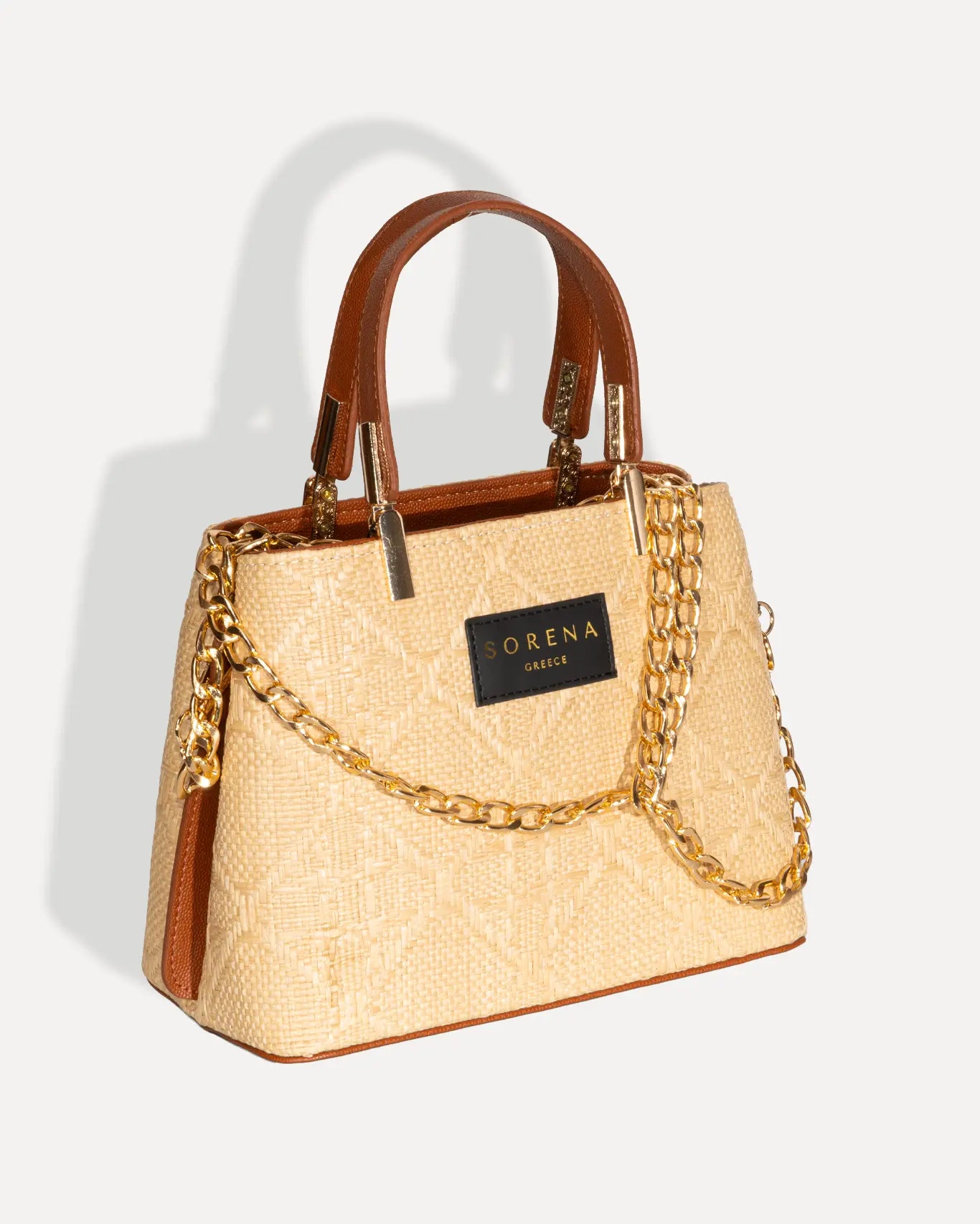 Rechte Seite Galleria Bag Irida Edition Sorena Greece, natürlicher Strohton Galleria Tasche goldfarbene Kette handgefertigt