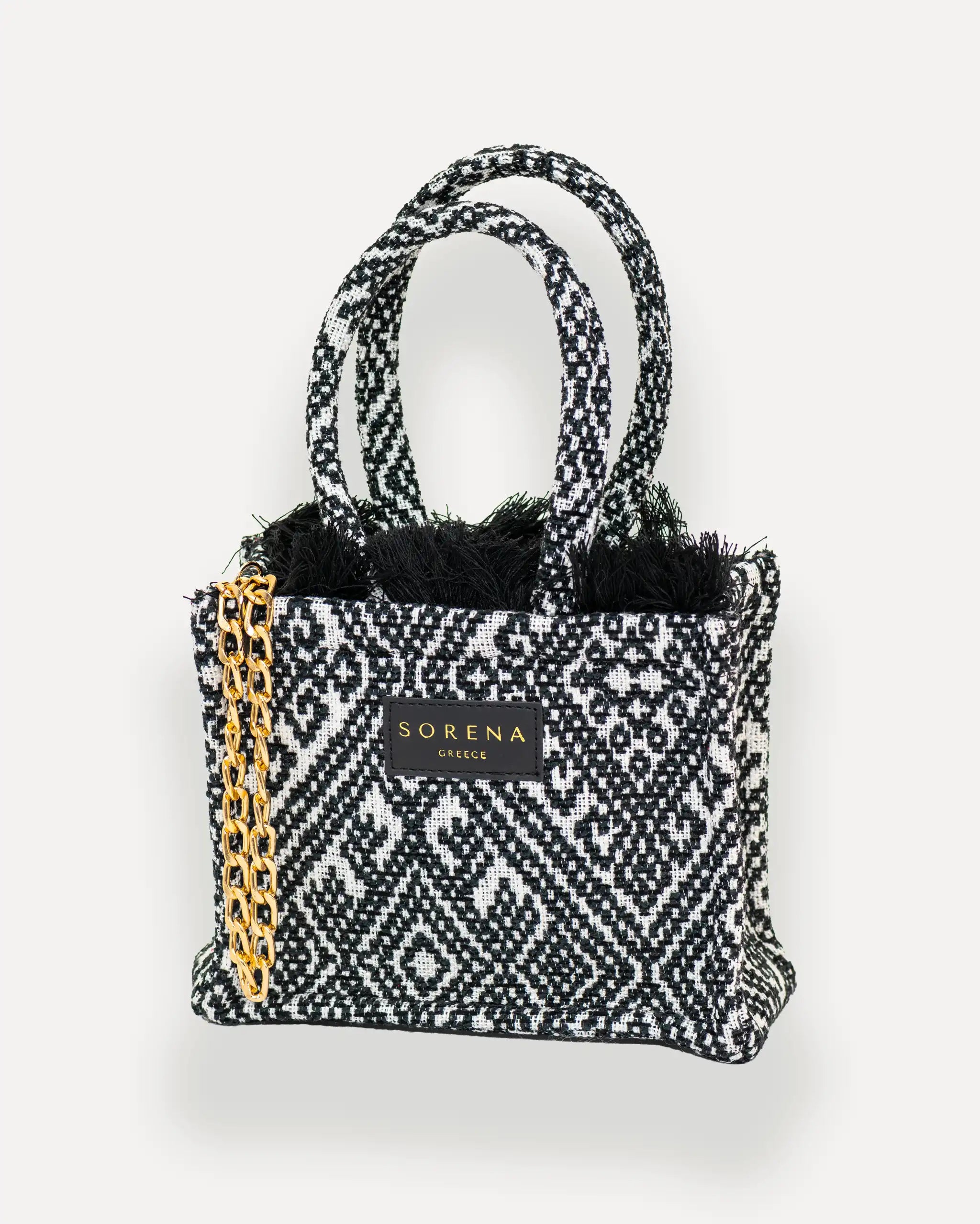 Sorena Greece Mini Tote Bag linksseitig getragen – kleine handtasche mit goldener Kette, ideal als mini bag für Damen, limitierte designer bags schweiz mit mediterranem Flair.