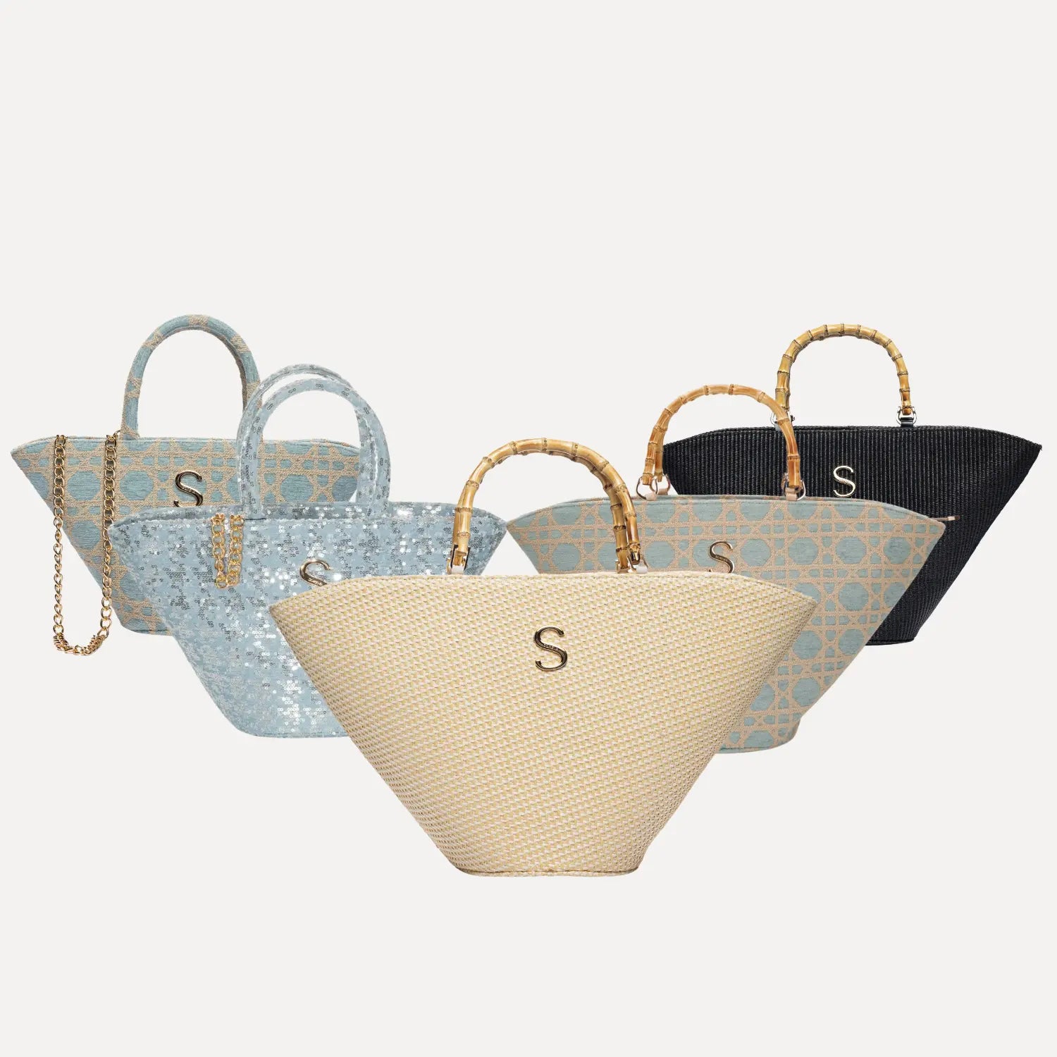 Sorena Greece Basket Bag Kollektion handgefertigte Korbtaschen in Jacquard Naturstroh und Korbgeflecht, vegane Sommertaschen und Strandtaschen aus Griechenland, Korbform mit goldfarbener Kette SIMORA Schweiz