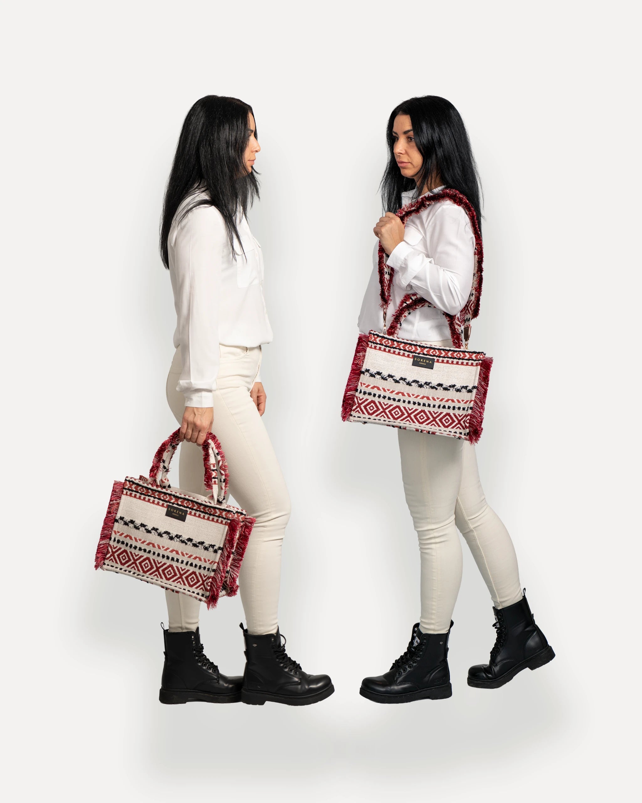 Sorena Greece Large Tote Bag in zentraler Pose – grosse tote bag mit Label und Branding, perfekte boho handtasche für Dinner & City, sorena greece bag kaufen schweiz.