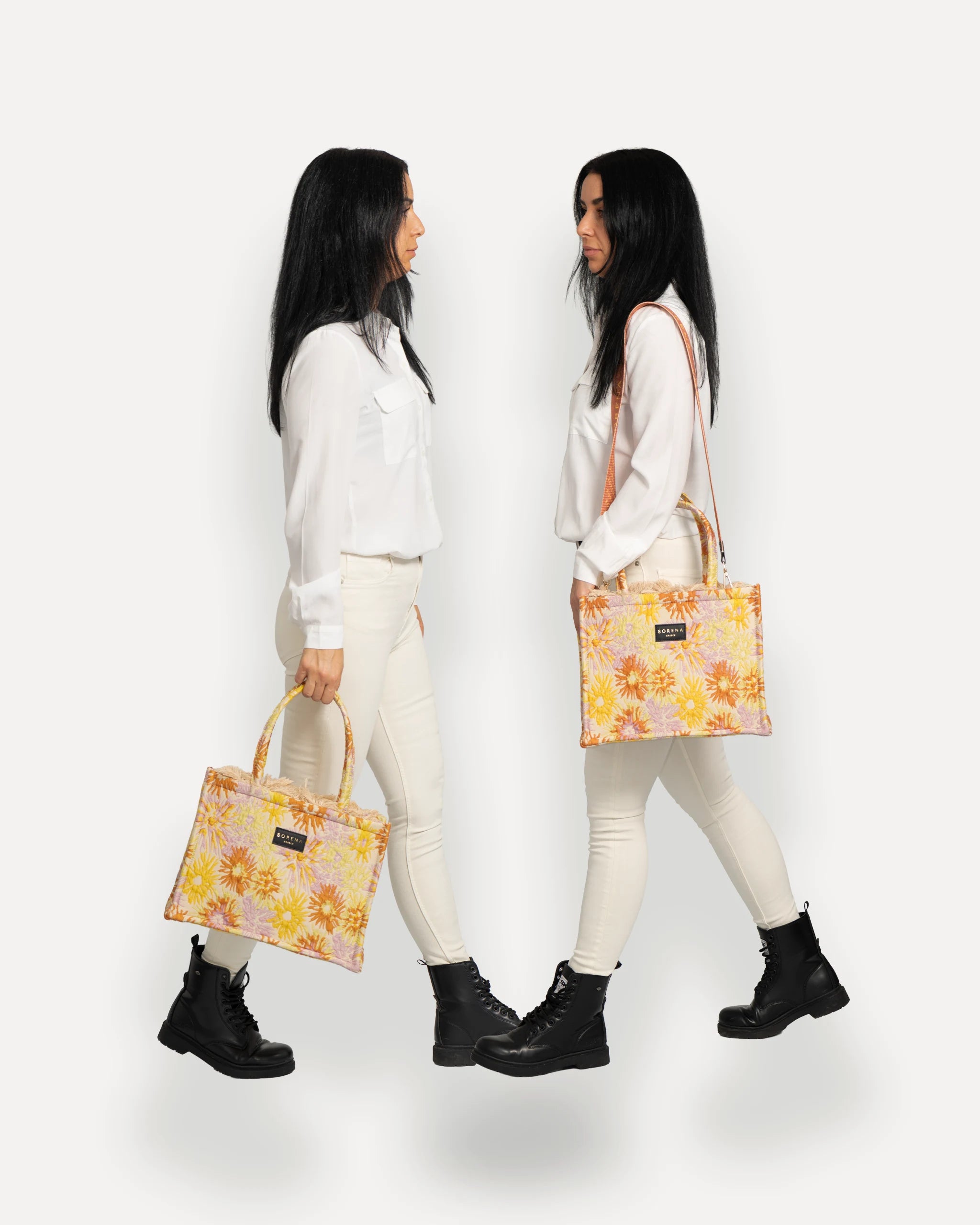 Sorena Greece Tote Bag in zentraler Pose – große tote bag mit Fransen, Label und Branding, perfekte handtasche für Dinner & City, sorena greece bag kaufen schweiz.