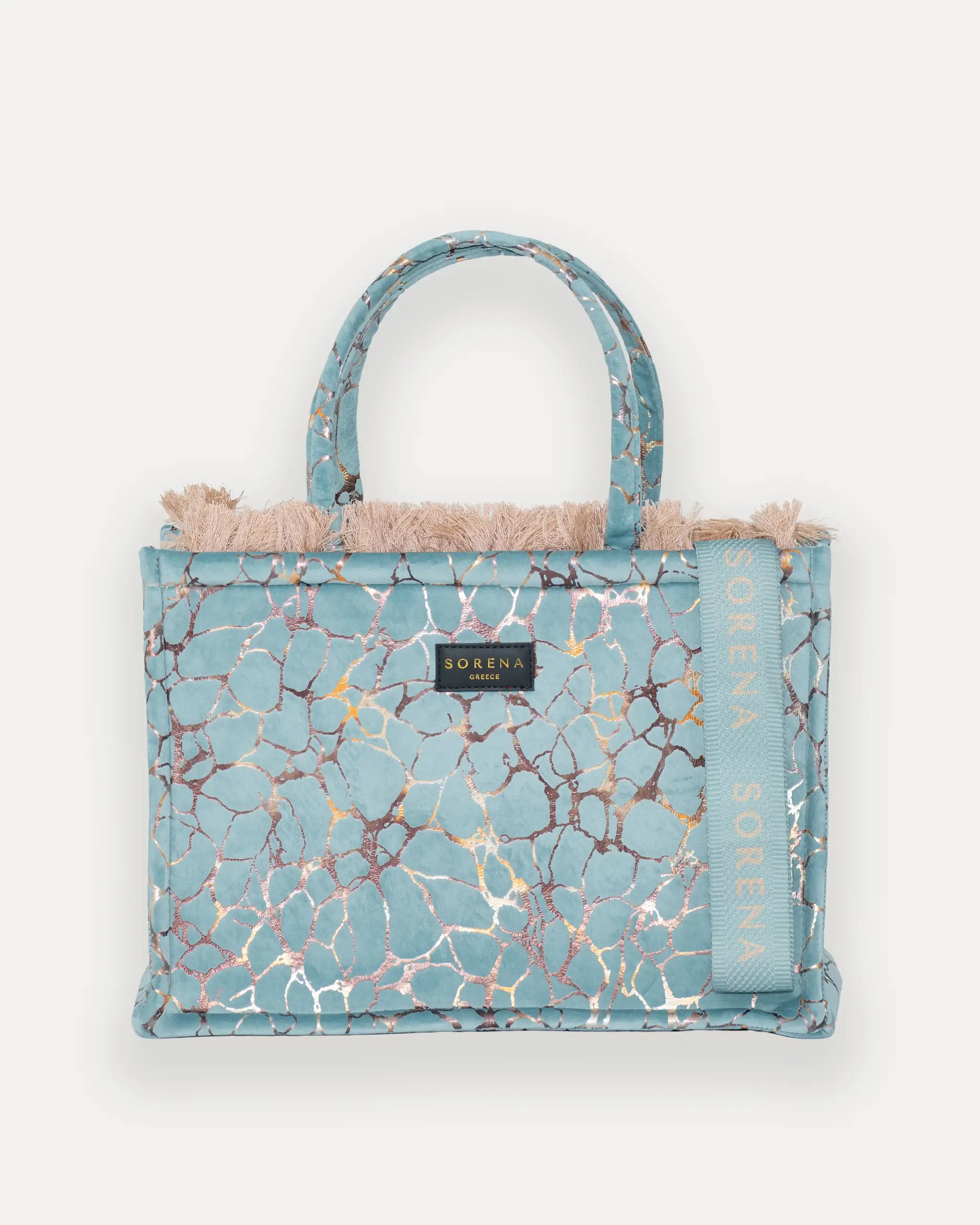 Frontalansicht der SORENA tote bag mit Logo und Fransen – grosse vegane tasche für Damen, ideal als shopper bag für Alltag, Reisen und Büro. Nachhaltig, stilvoll, sofort lieferbar.