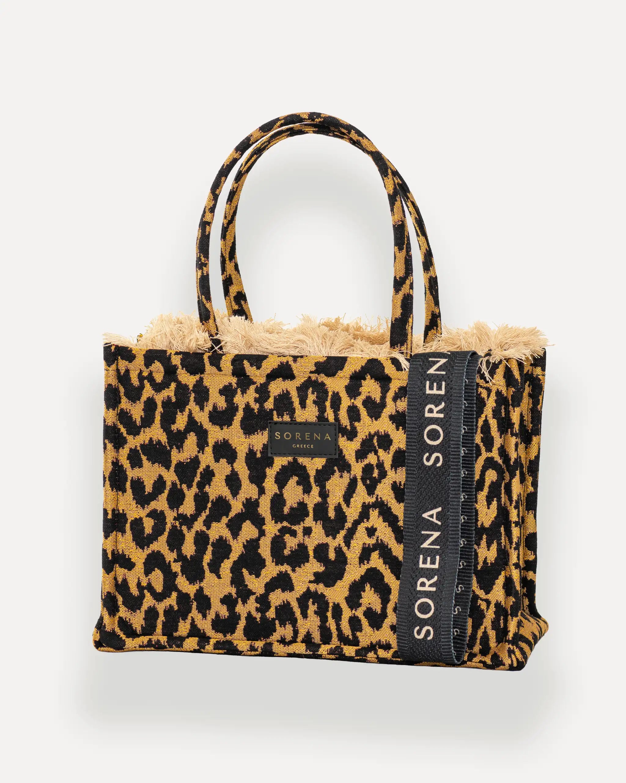 Sorena Greece Medium Tote Bag linksseitig getragen – strukturierte shopper gelbe tasche mit Fransen und vertikalem „SORENA“-Band, ideale tasche für dinner und city looks, bags schweiz mit Statement-Design.