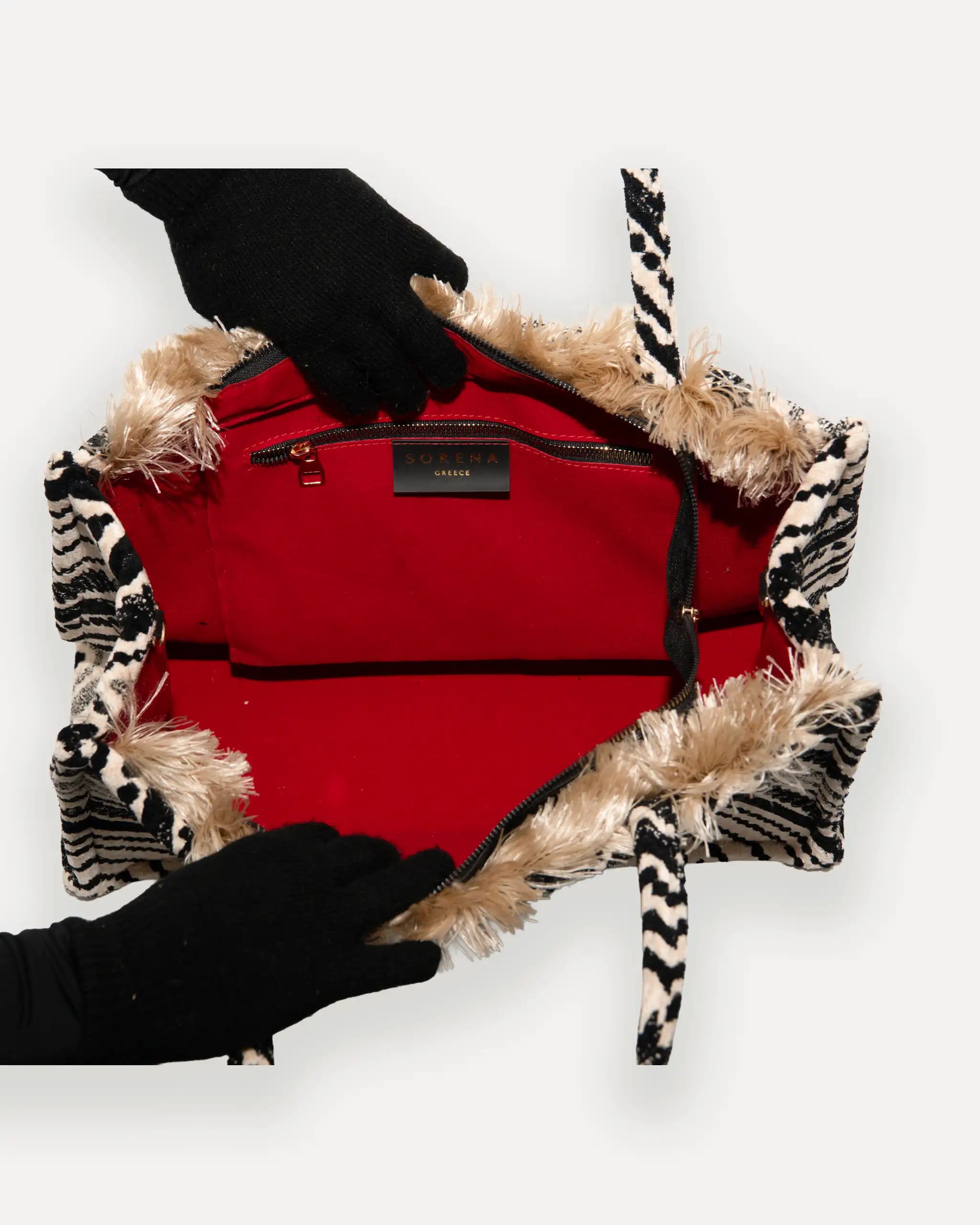 Innenleben der grossen SORENA tote bag – geräumige Fächer, Reissverschluss, funktionale Aufteilung. Nachhaltige shopper tasche für Damen mit Stil, Swiss Trust und schneller Lieferung.