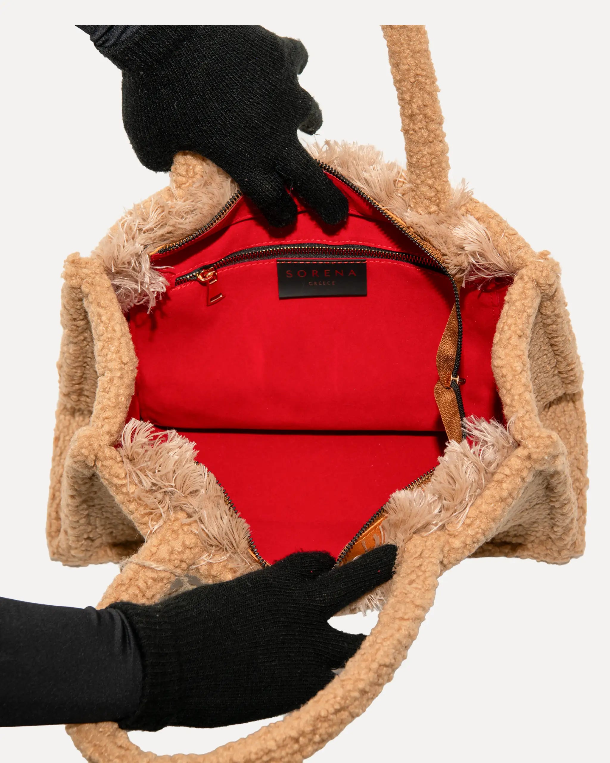 Innenansicht der Sorena Greece Medium Tote Bag – geräumiger Stauraum für Alltag und Büro, ideale shopper bag mit winterlichem Charakter, bags schweiz mit Funktion und Stil.