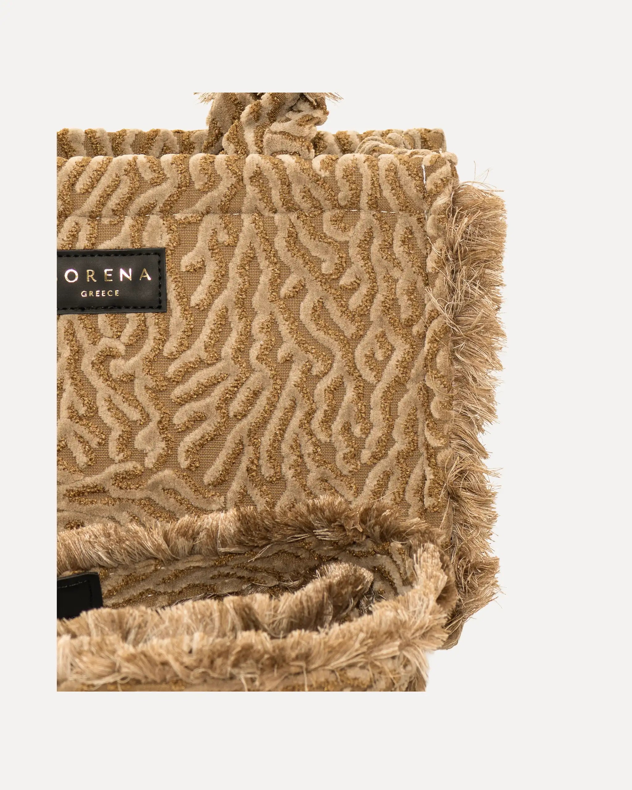 Detailaufnahme der SORENA shopper tasche – hochwertige Verarbeitung, veganes Material, mediterranes Muster. Premium tote bag für Damen mit Charakter und Struktur.