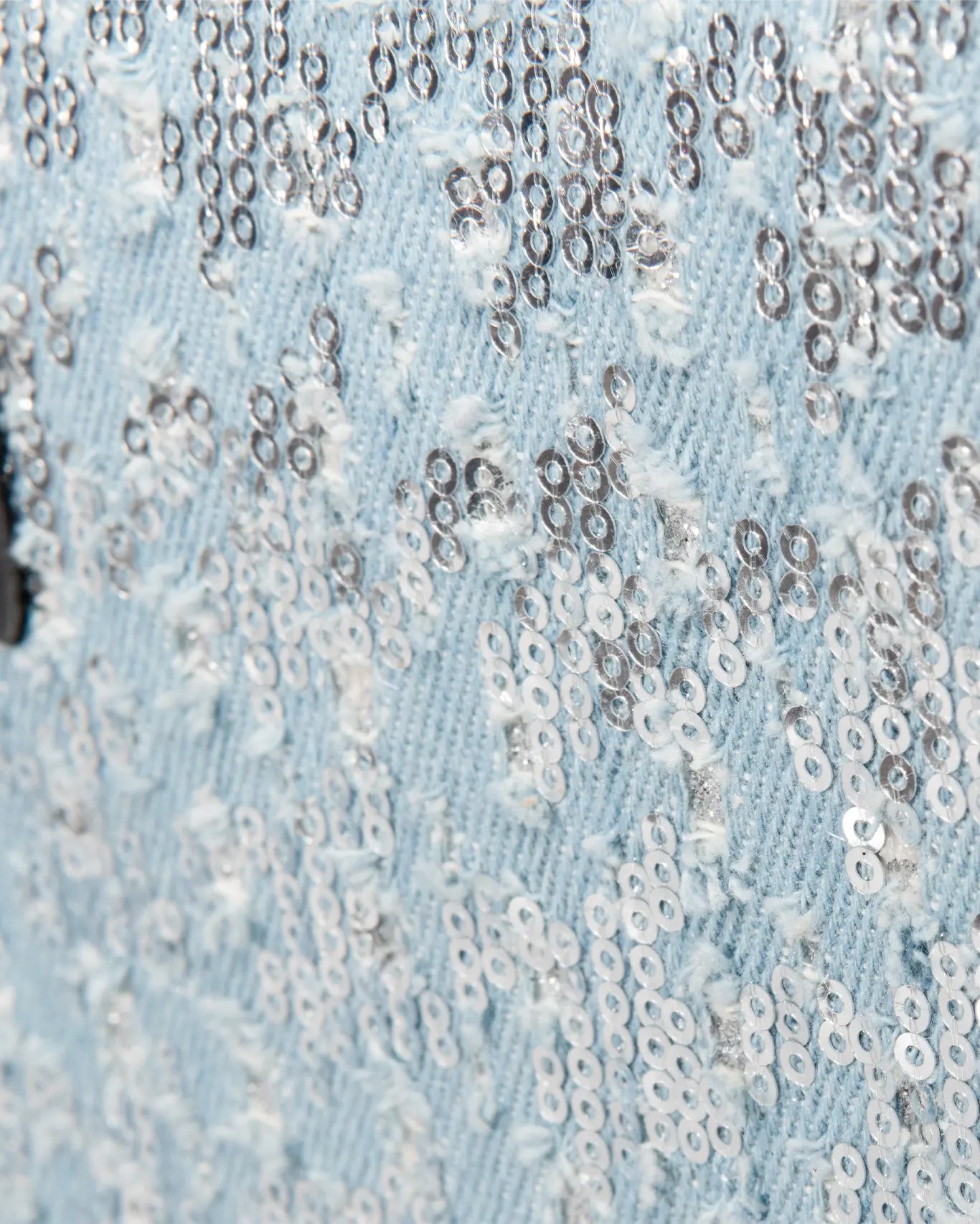 Nahaufnahme Tritiani Medium Tote Sorena Greece, Micro Pailletten Silber irisierend Jean Jacquard Textur Lichtspiel Detailansicht.