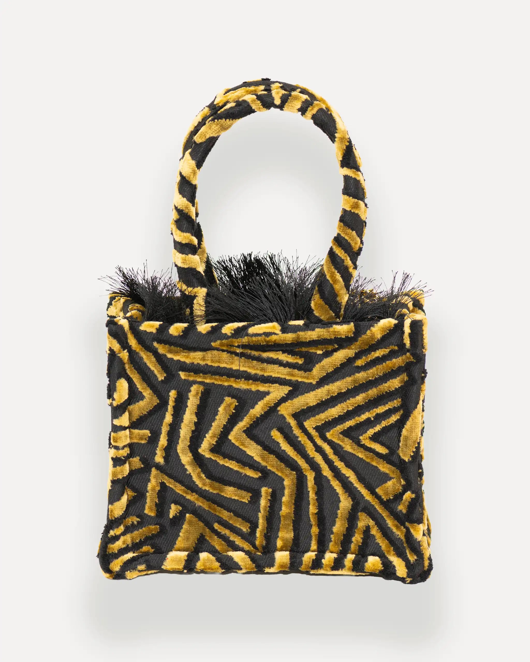 : Rückansicht der Sorena Greece Mini Tote Bag – luxuriöse kleine Umhängetasche für Damen mit goldener Kette und Fransen, ideal als crossbody bag für stilvolle Looks in der Schweiz.