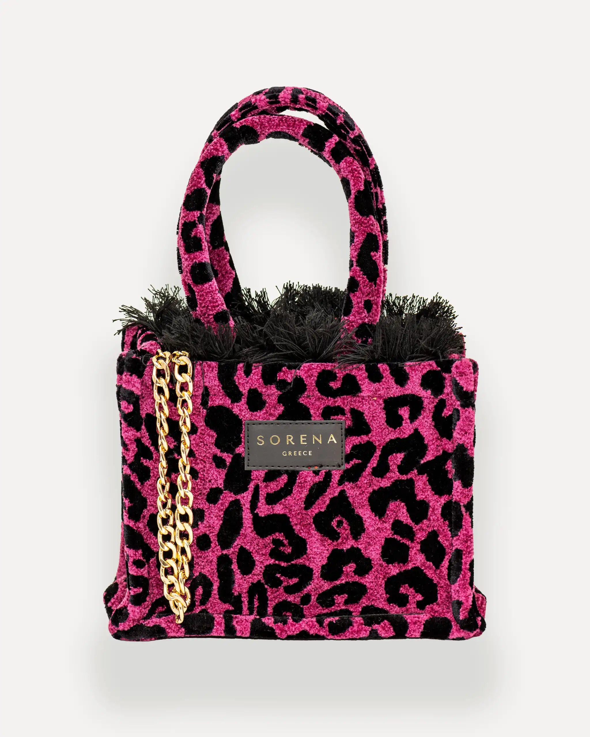 Frontansicht der Sorena Greece Mini Tote Bag – geometrisches Muster, Fransen, goldene Details und Label sichtbar, ideale mini tasche mit goldener umhängekette kaufen.