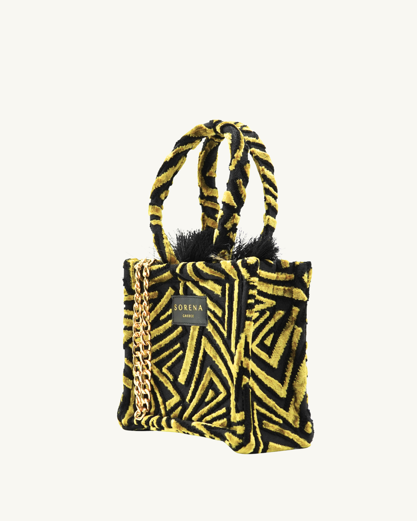 Linke Seitenansicht der nachhaltigen SORENA Mini-Tasche SYLVANA in schwarz-gold – handgefertigtes geometrisches Design aus dem SIMORA-Shop