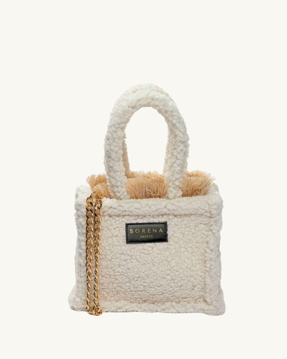 Handgemachte SORENA Mini-Tasche TEDDY in flauschigem Hellbeige-Gold – nachhaltiges Design exklusiv bei SIMORA, Frontansicht
