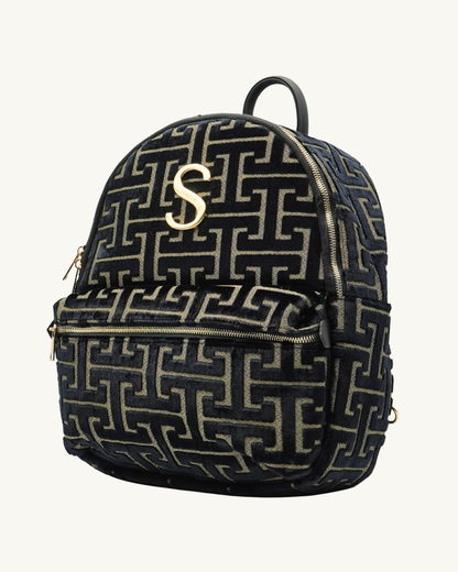 Linke Seitenansicht des nachhaltigen SORENA-Rucksacks ANDRO in schwarz-gold – handgefertigtes geometrisches Design aus dem SIMORA-Shop