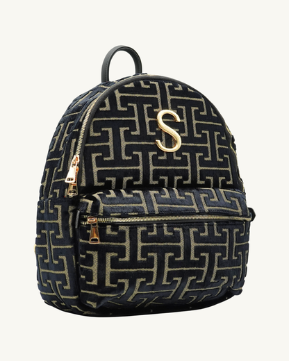 Rechte Seitenansicht des handgemachten SORENA-Rucksacks ANDRO mit goldenen Details und geometrischem Muster – nachhaltig kuratiert von SIMORA