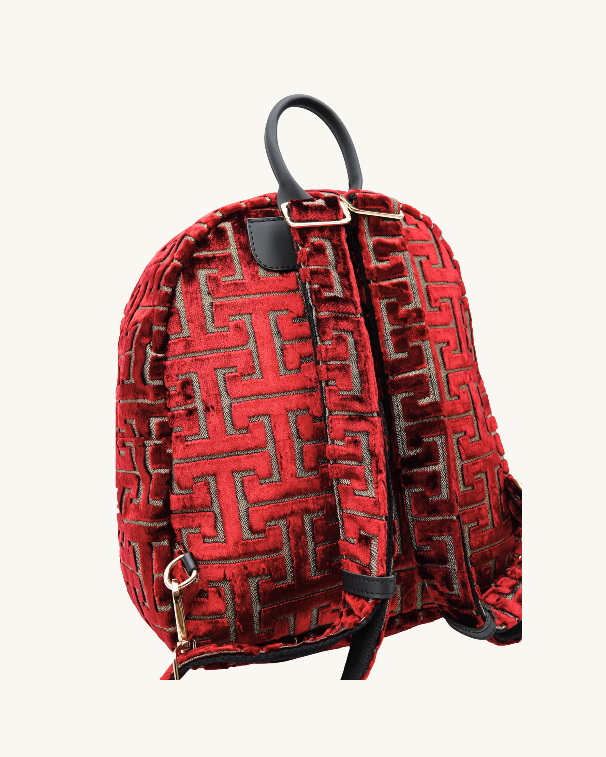 Rückseite des handgemachten SORENA-Rucksacks in rot-gold – nachhaltiges Design mit goldenen Details, kuratiert von SIMORA
