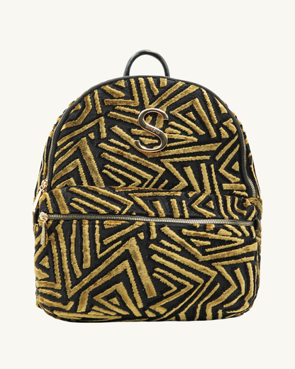 Handgemachter SORENA-Rucksack SYLVANA mit geometrischem Muster in schwarz-gold – nachhaltiges Design exklusiv bei SIMORA, Frontansicht