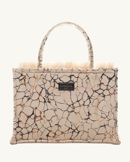 AMOUDI Shopper frontal – beige-goldenes Kristallmuster mit Fransen, strukturierte Oberfläche, handgefertigt & vegan