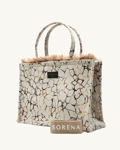 AMOUDI Shopper seitlich – beige-goldenes Kristall-Muster mit Fransen, stabile Form, nachhaltig & handgefertigt