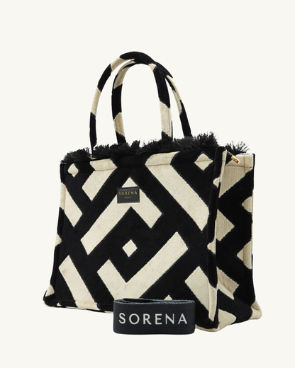 GLORIA Shopper seitlich – geometrisches Muster mit Tiefe, stabile Form & Fransen, nachhaltig & handgefertigt