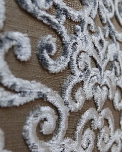 ELEONORA Shopper Nahaufnahme – florale Textur, Label & Fransen im Detail, hochwertig verarbeitet, vegan