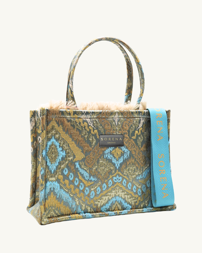 ILIANA Shopper seitlich – mediterranes Brokatmuster mit Tiefe, beige Fellkante & Fransen, kunstvoll verarbeitet