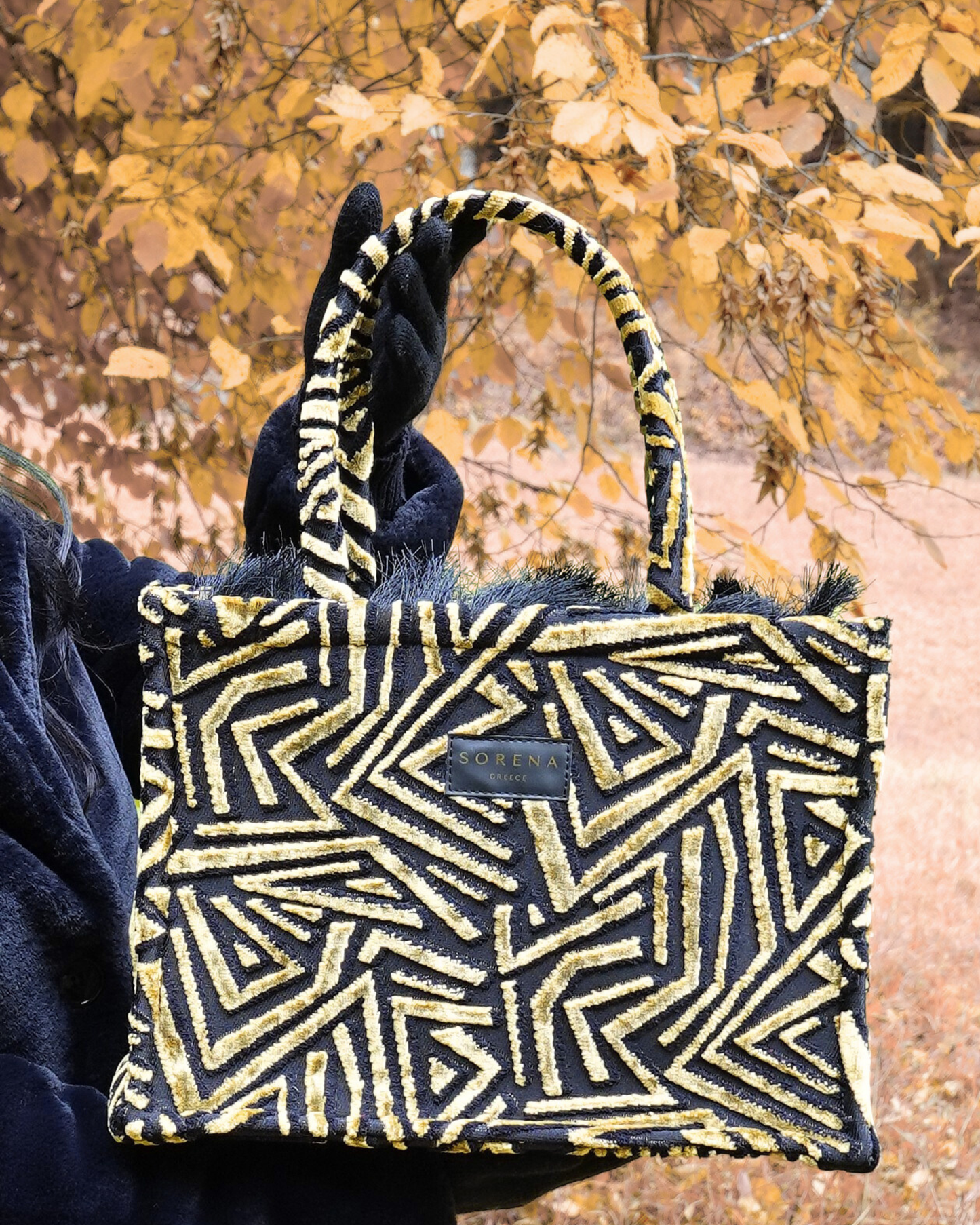 SYLVANA Shopper am Model – Statement-Bag mit urbaner Eleganz, ideal für City, Events & Alltag, SORENA, vegan