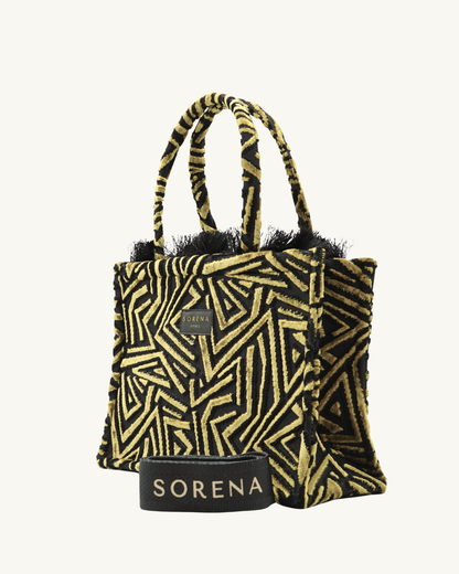 SYLVANA Shopper seitlich – strukturierter Stoff mit geometrischem Muster, Markenlabel & klare Linien, SORENA, vegan