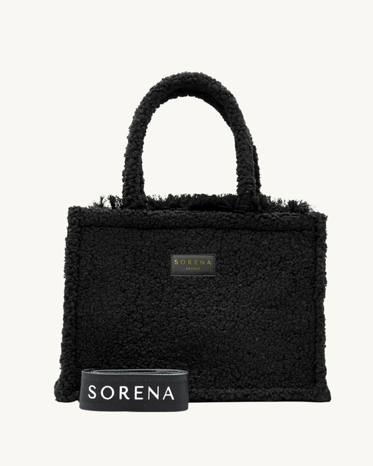 Frontansicht der SORENA TEDDY BLACK Shopper – handgemacht aus veganem Teddy-Stoff in elegantem Schwarz, nachhaltig produziert für urbane Eleganz.