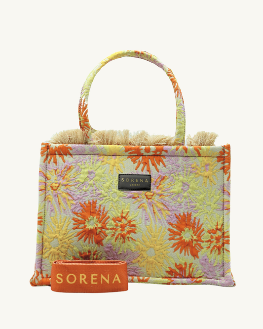 Frontansicht der SORENA XRYSANTHI Shopper – handgemacht aus veganem Material mit strukturierter Oberfläche und floraler Farbkomposition in Gelb-Rosa, nachhaltig produziert für stilvolle Frauen.