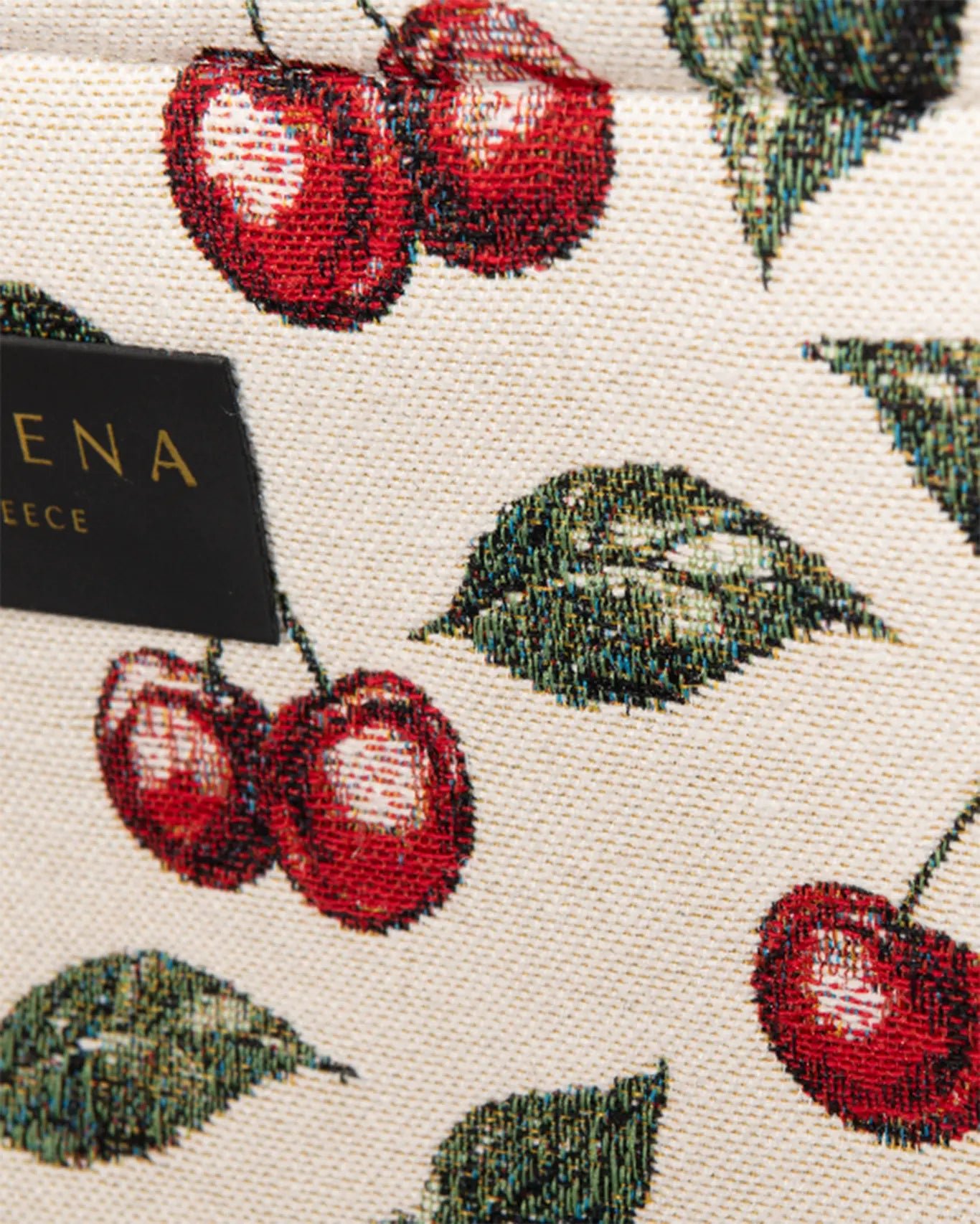 Nahaufnahme Cherry Medium Tote Sorena Greece, Jacquard Canvas Struktur Kirschrot Detailansicht handgewebtes Gewebe dichte Textur.