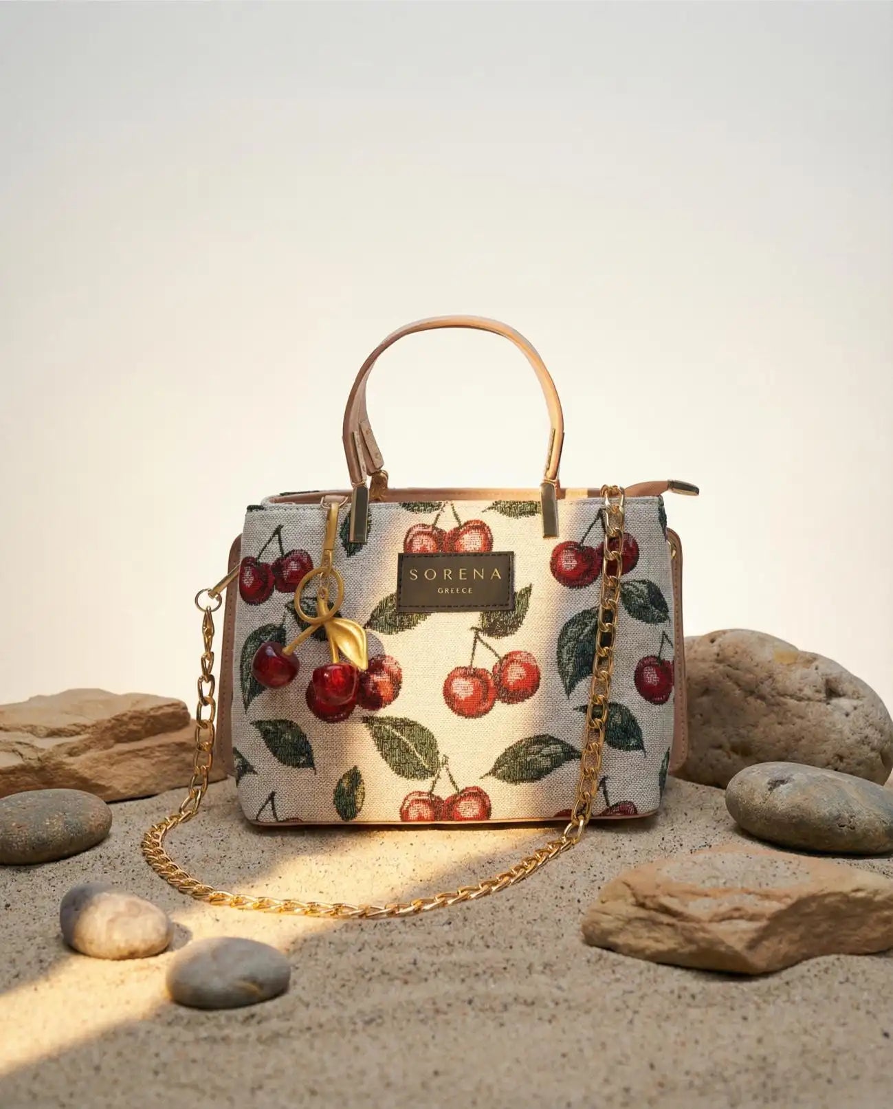 Sorena Greece Galleria Bag Cherry Edition auf einem Stein,  kirschroter Jacquard Canvas Abend und Freizeittasche handgefertigt Griechenland Cycladitissa