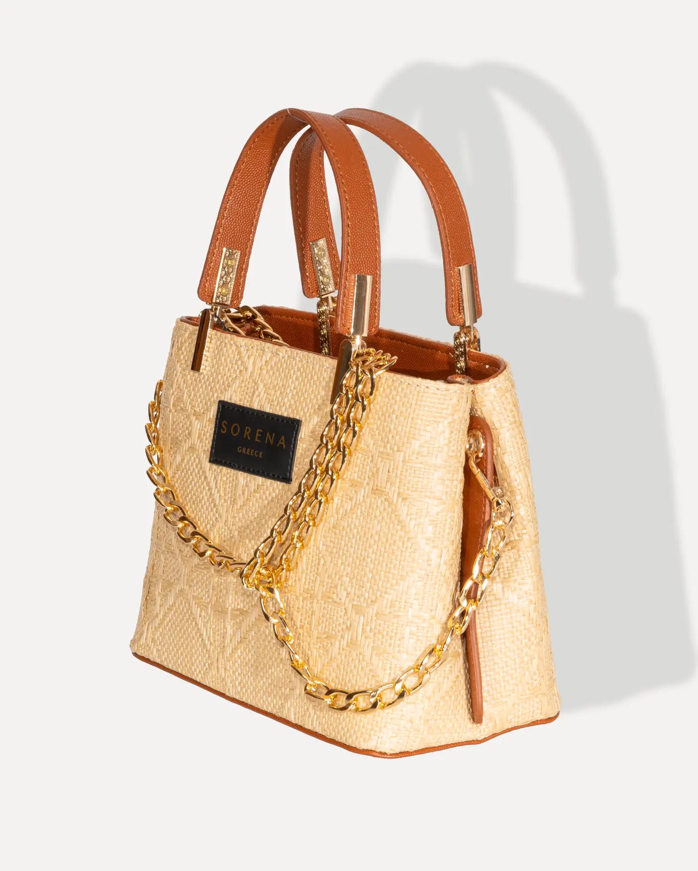 Linke Seite Galleria Bag Irida Edition Sorena Greece, Stroh Galleria Form goldfarbene Details handgefertigt Naturtton