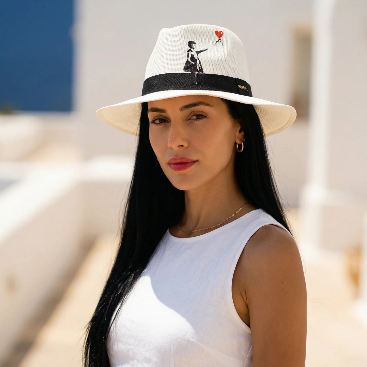 Sorena Greece Hut Kollektion handbemalte und handgefertigte Sommerhüte aus Griechenland, einzigartige Unikate in verschiedenen Motiven und Farben, vegane Strandhüte Damen SIMORA Schweiz