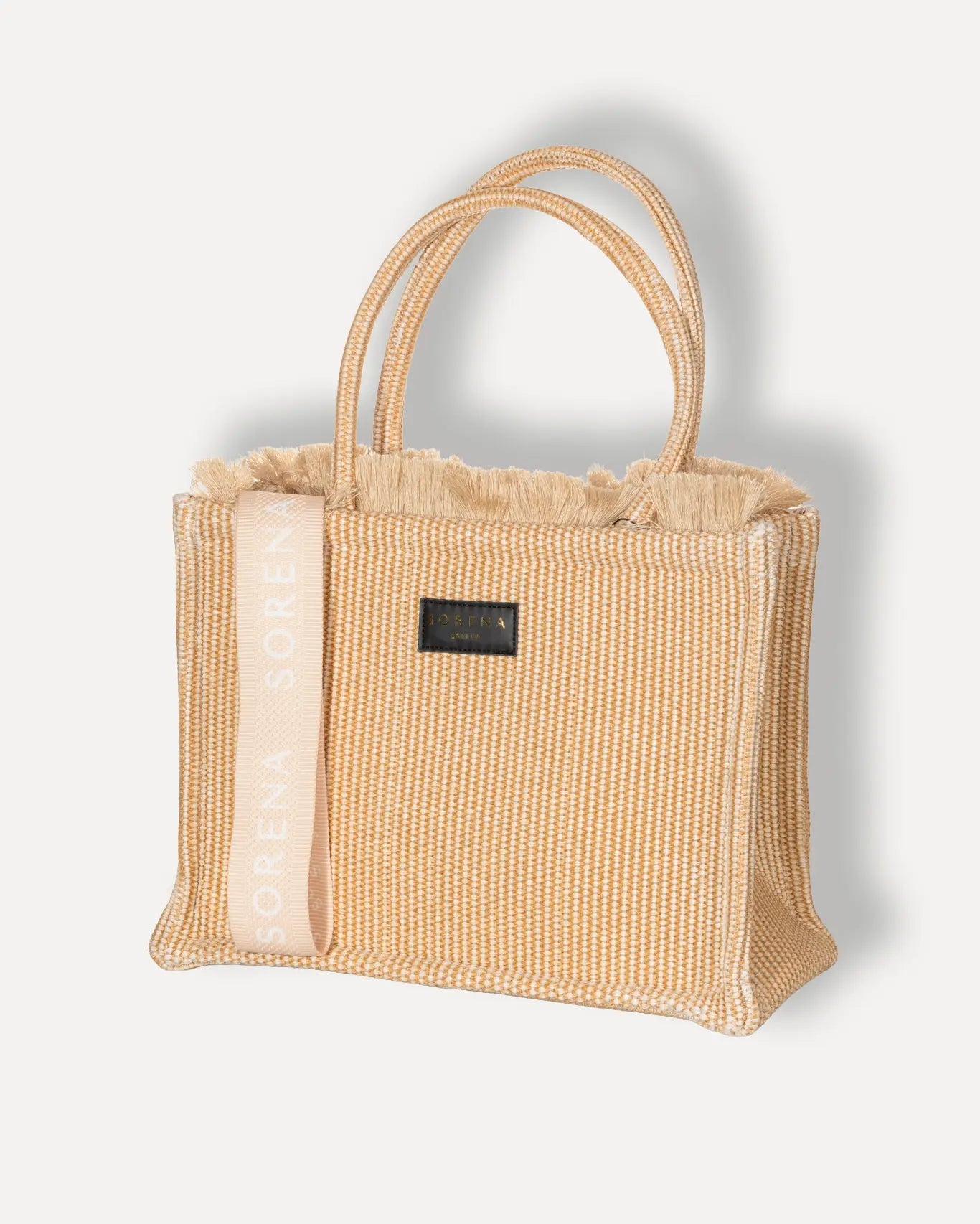 Linke Seite Irida Medium Tote Bag Sorena Greece, naturfarbener Stroh mittelgroße Tasche warm beige Töne handgefertigt.