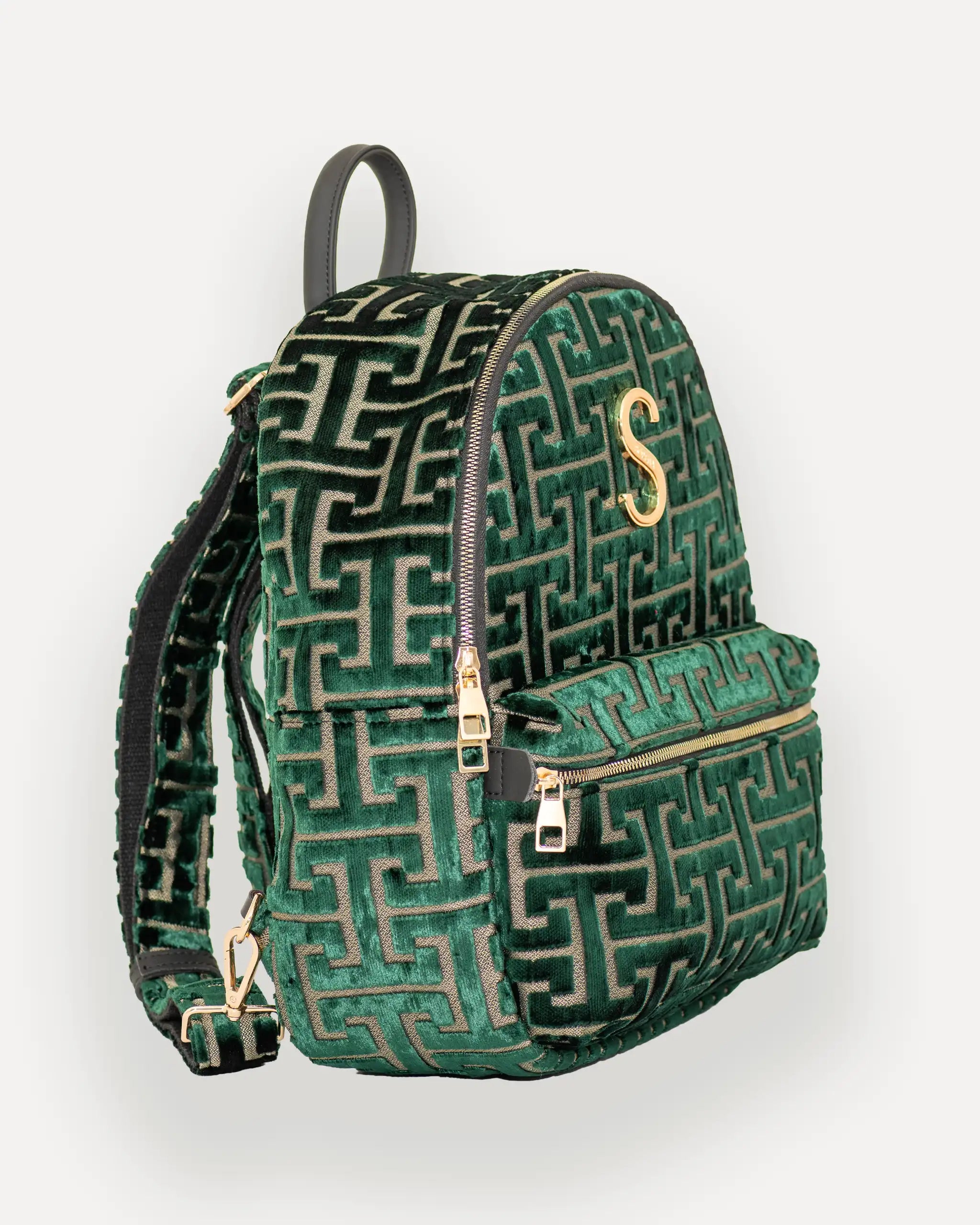 Seitenansicht rechts des SORENA Rucksacks mit goldenen Details – nachhaltiger rucksack mit Stil, perfekt für stilbewusste Frauen in der Schweiz. Jetzt online kaufen.