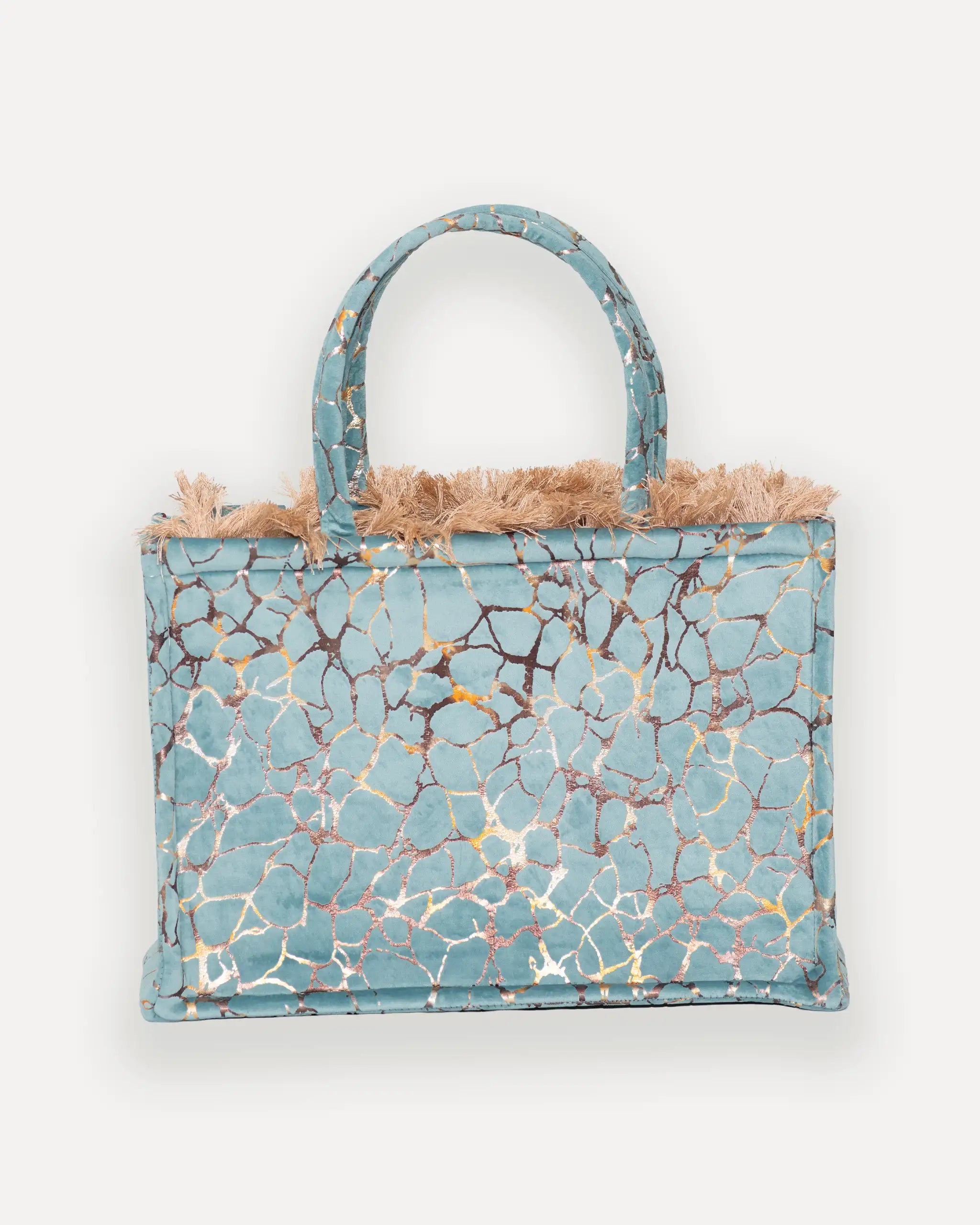 Rückansicht einer grossen SORENA tote bag mit Fransen und geometrischem Muster – vegane shopper tasche für Damen, handgemacht in Griechenland, jetzt bei SIMORA Schweiz erhältlich