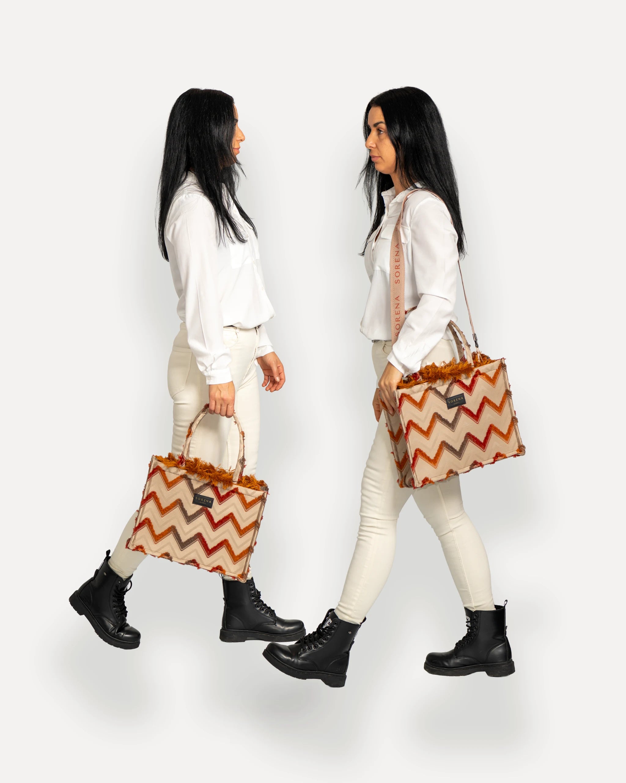 Sorena Greece Tote Bag in zentraler Pose – große tote bag mit Label und Branding, perfekte handtasche beige für Dinner & City, sorena greece bag kaufen schweiz.