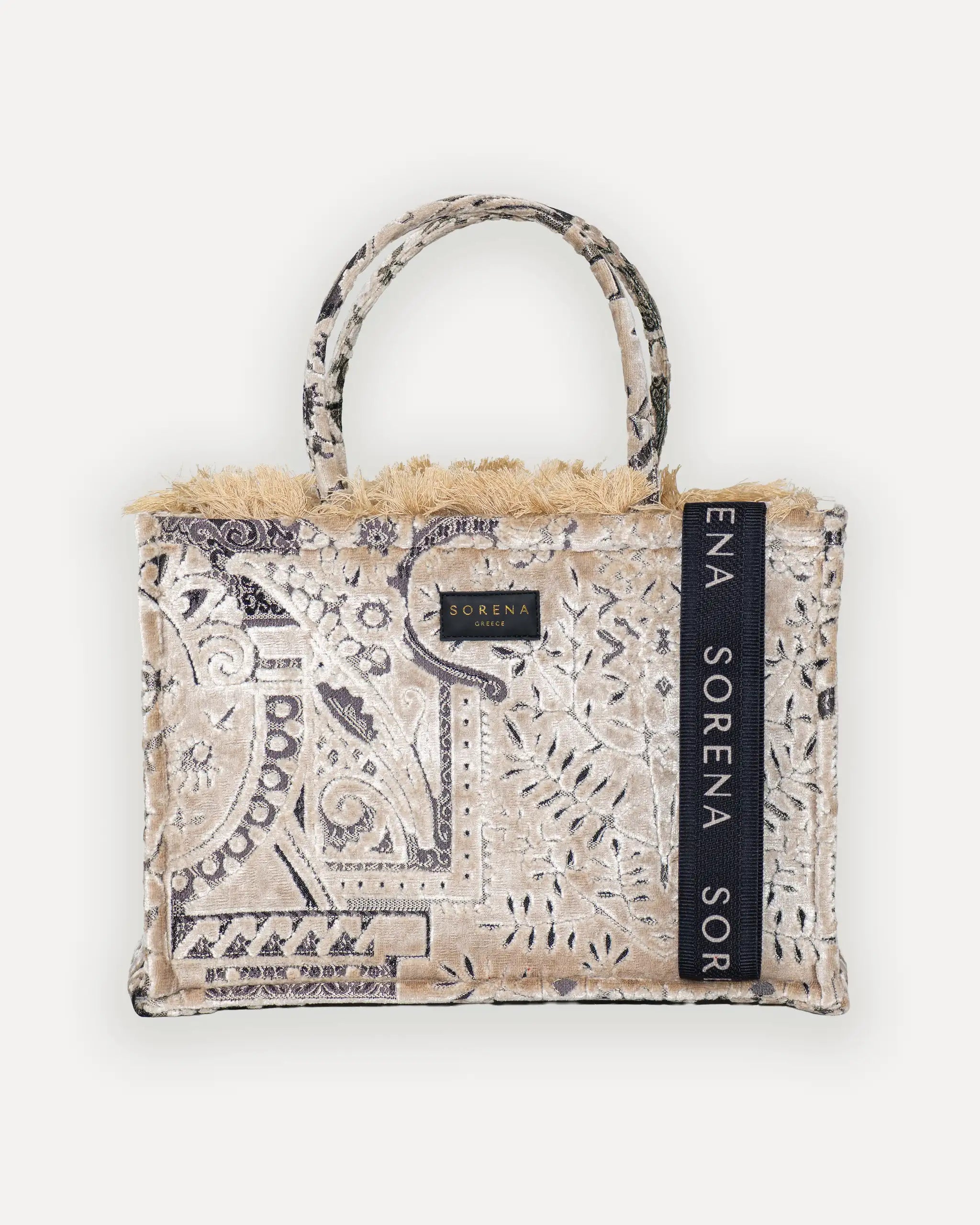 Frontalansicht der SORENA tote bag mit Logo – grosse vegane tasche für Damen, ideal als shopper bag für Alltag, Reisen und Büro. Nachhaltig & stilvoll.