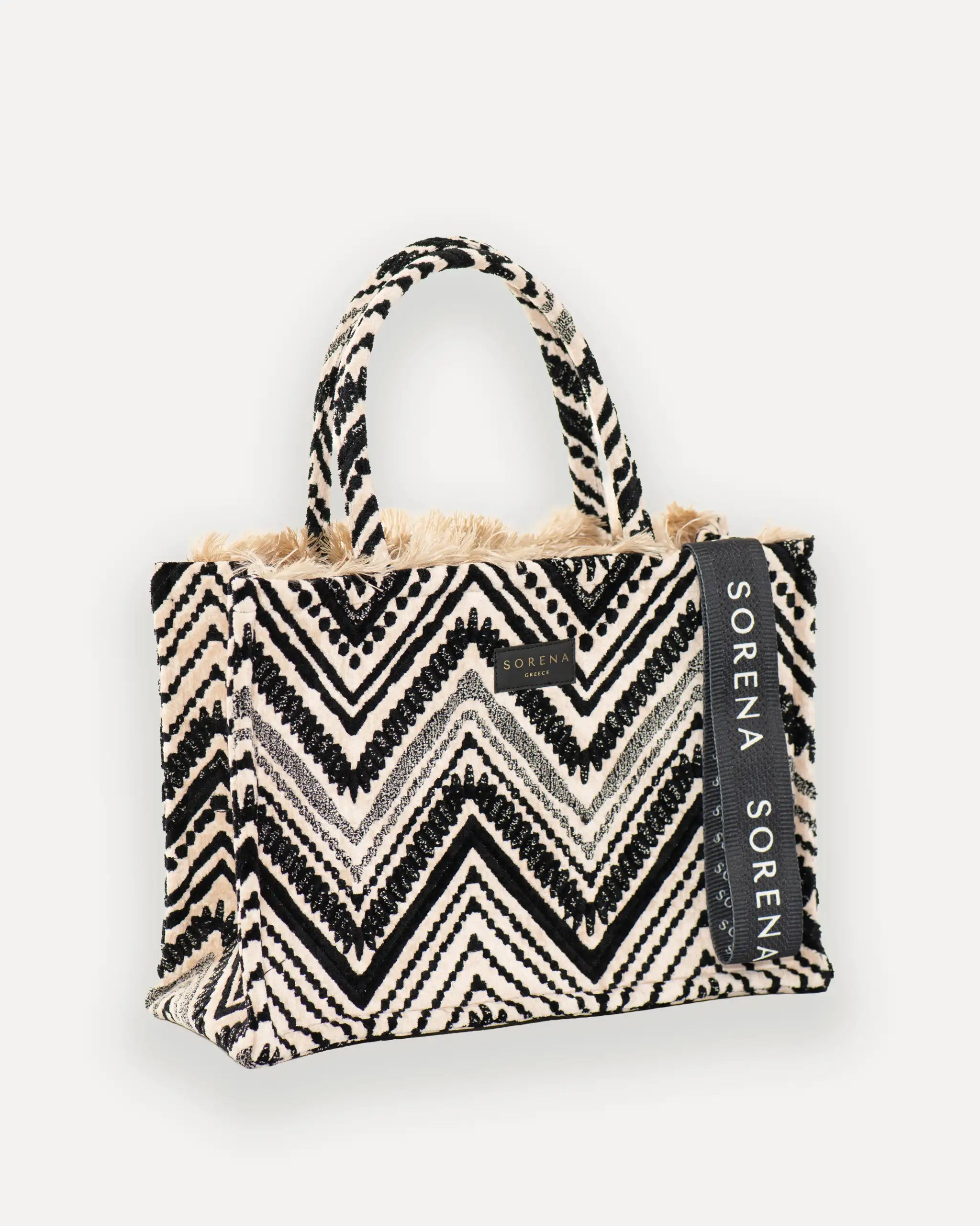 Seitenansicht rechts der SORENA tote bag mit Reissverschluss – elegante shopper tasche für Damen, ideal für Business, City Looks und Alltag. Premium Accessoire mit Charakter.