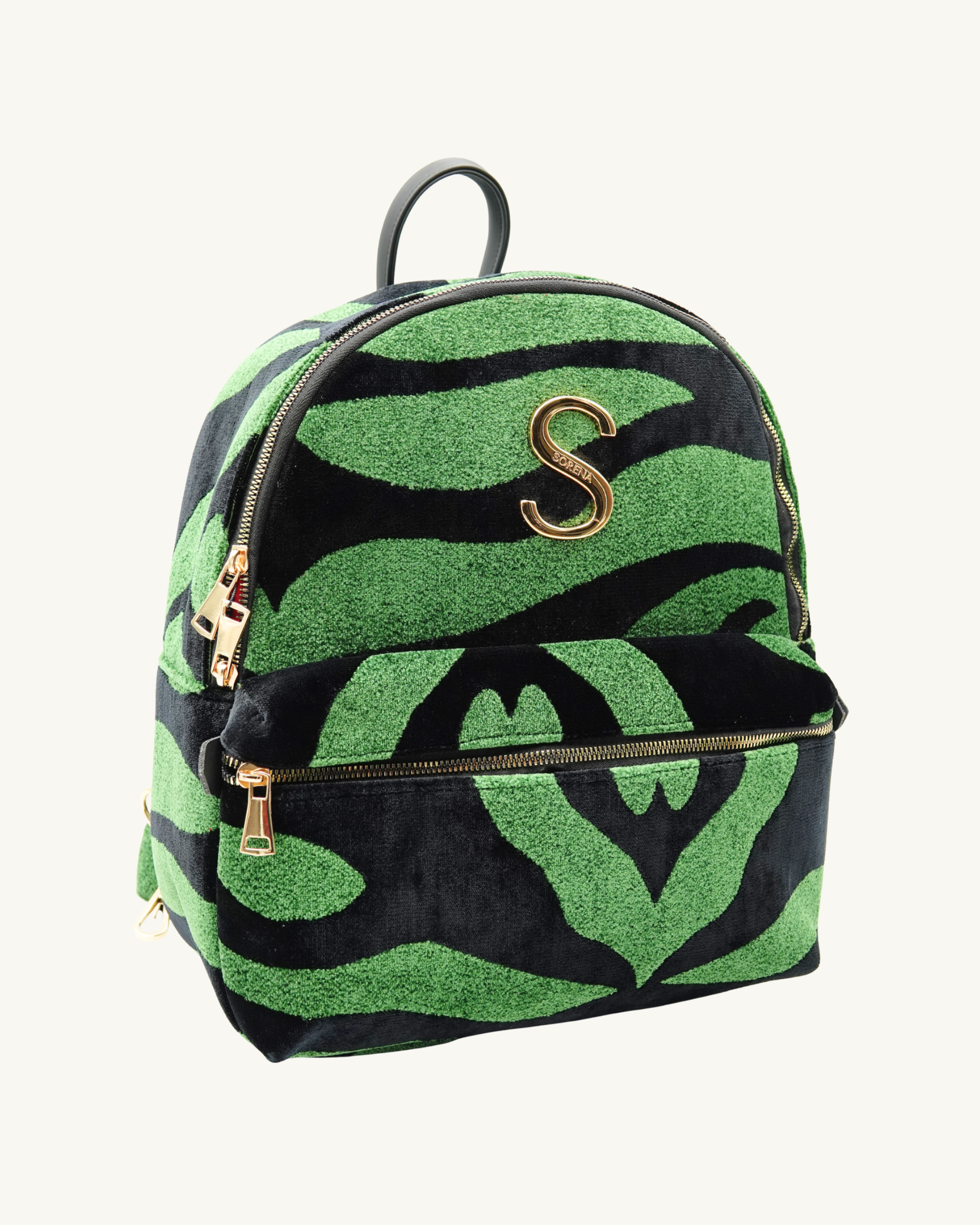 Seitliche Ansicht des nachhaltigen SORENA-Rucksacks mit goldenen Details und handgefertigtem Muster – erhältlich bei SIMORA