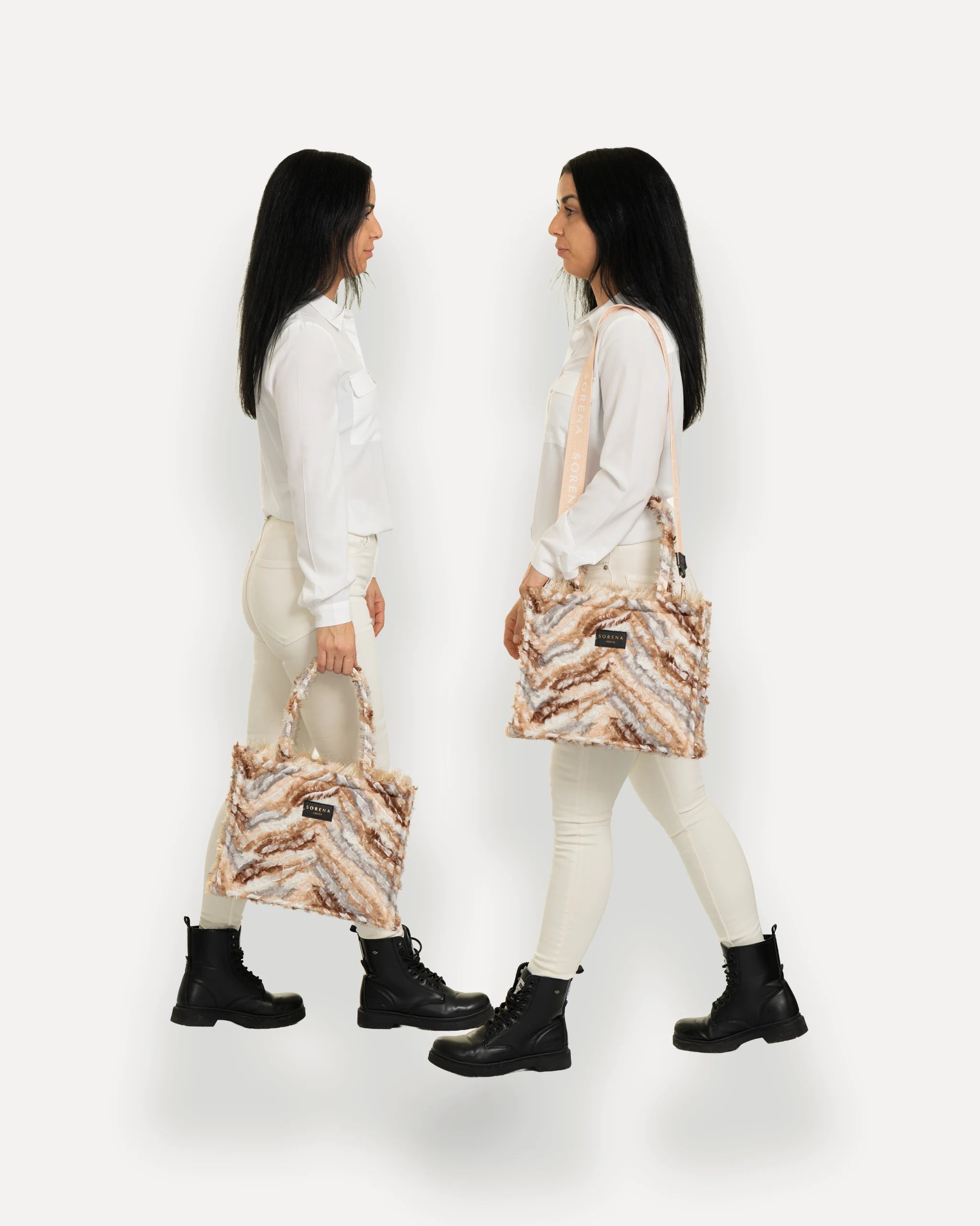 Sorena Greece Tote Bag in zentraler Pose – große tote bag mit Federlook und Branding, perfekte handtasche beige-braun für Dinner & City, sorena greece bag kaufen schweiz.