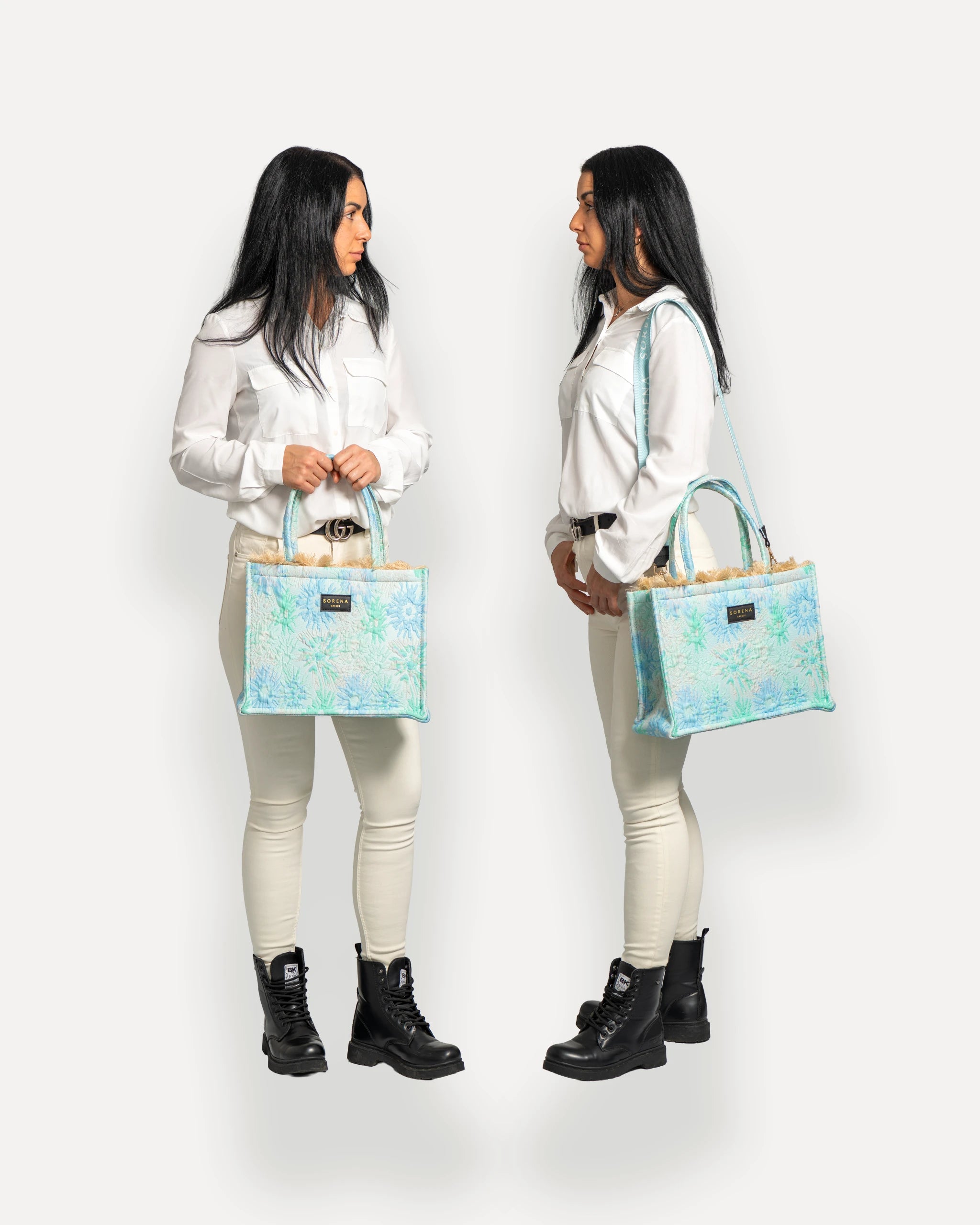 Sorena Greece Tote Bag in zentraler Pose – große tote bag mit floralen Prints, Label und Branding, perfekte handtasche für Dinner & City, sorena greece bag kaufen schweiz.