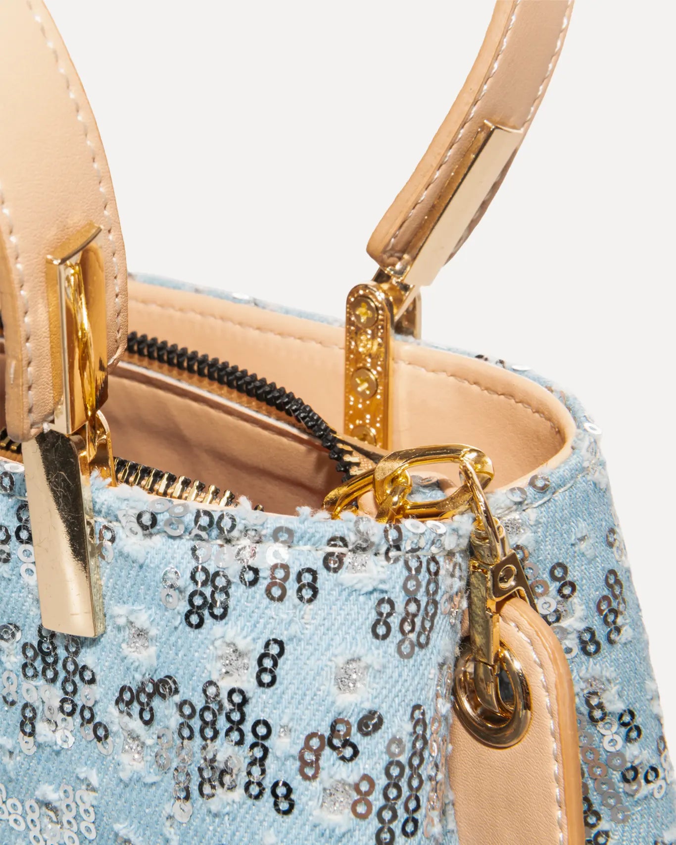 Nahaufnahme Galleria Bag Tritiani Edition Sorena Greece, Micro Pailletten Silber irisierend Galleria Detailansicht handgefertigtes Nacht Design